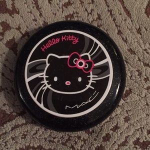 Rare limited Edition MAC Hello Kitty beauty powder